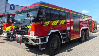 Hasičská Tatra Force 6x6 s kabinou nové generace se ukázala v Polsku. Má prestižní cenu za design