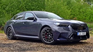 BMW M5 je nejsilnější v historii, ale zároveň umí jezdit šetrně