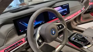 BMW i7