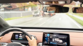 Nový řidičský průkaz usnadňuje autoškolám přechod na elektromobilitu. Zájem o něj je obrovský