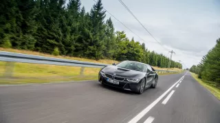 Provětrali jsme hybridní BMW i8 v edici Protonic F