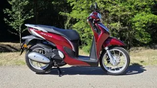 Nejdostupnější Honda na trhu stojí méně než kdejaké kolo. Jezdí se s ní levněji než v MHD