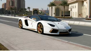 Zlatem pokryté Lamborghini