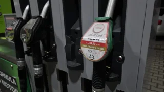 95 korun za litr benzinu. To není předčasný apríl, ale realita české čerpací stanice