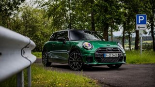 Mini Cooper S se změnilo z pankáče v hipstera. Vyzkoušeli jsme ho v okolí Nordschleife