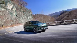 Hyundai má novou vlajkovou loď s názvem Ioniq 9. Luxusní SUV dostalo české ceny