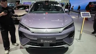 Stánek BYD v Pekingu