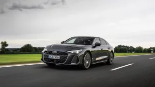 Šestiválec sice nemá pořádný otáčkoměr, ale jezdí skvěle. Nové Audi A6 dotahuje elektromobily tichem