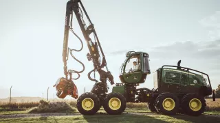 Strom dokáže harvestor naporcovat doslova za pár s