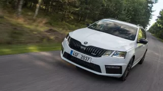 Nová Škoda Octavia RS 245 v pohybu. 10