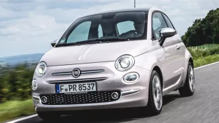 Fiat 500 je nejvíc roztomilé auto na trhu, které chytne za srdce i drsňáky