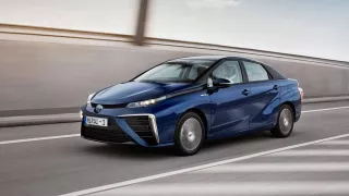 Vodíková Toyota Mirai a nová generace Toyoty Prius