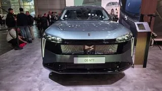 DS na autoslaonu v Paříži
