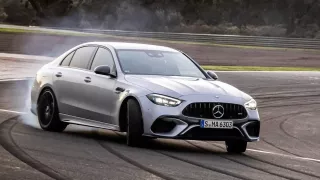 Hoax: Mercedes hodlá znovuobnovit své motory V8 u modelů AMG C a E. Současné čtyřválce se neprodávají