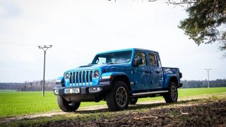 Test Jeepu Gladiator Overland, pracovního Wrangleru, který udivuje lidi