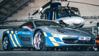 Policejní Ferrari F 142 – 458 Italia