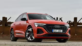 Test Audi Q8 e-tron Sportback: Modernizované SUV je sportovnější a ujede přes 550 kilometrů