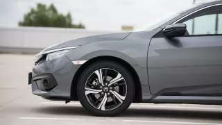 Nová Honda Civic je pořád originální, ale už víc u