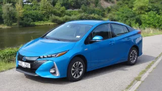 TEST: TOYOTA PRIUS PHEV 2