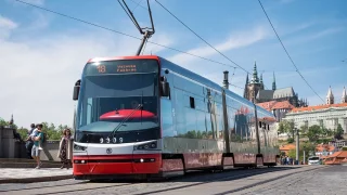 Zdánlivě snadná otázka v autoškole je chyták. Tramvaj nemá vždy přednost, někdy ji naopak musí dát