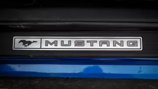 Ford Mustang interiér 28