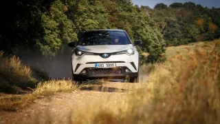 Toyota C-HR Hybrid 3 40