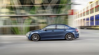 Mercedes AMG A 35 4MATIC 3