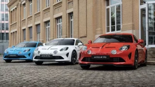 Sporťák Alpine A110 má speciální edici za 3 miliony a láká i na nový levnější model