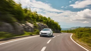 Škoda uvádí nové akční pakety Classic a Dynamic. Přijíždí s výrazně výhodnější výbavou pro spalováky
