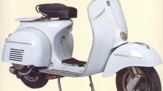 Skútr Vespa v v historické podobě