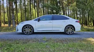 Toyota Corolla sedan 1.8 Hybrid GR Sport