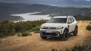 Poprvé za volantem nové Dacie Duster: Nejlépe jezdí, když si můžete řadit sami