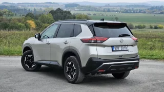 Hranatým tvarům odzvonilo. Nový Nissan X-Trail je spíš určen pro rodiny s dětmi