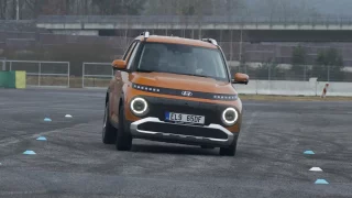 Naše měření na okruhu: Hyundai Inster stojí málo a jezdí za málo. Spotřebou nás uchvátil