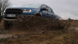 Suzuki Jimny vs. Ford Ranger Raptor