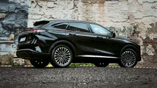 Dojezd přes 1100 km za 1,2 milionu korun. Na český trh vstupuje velké SUV Omoda 9