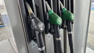 Čerpací stanice mohou prodávat kvalitnější paliva bez biosložky. Většina z nich ale nechce