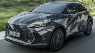 Řídili jsme mezi prvními. Nová Toyota C-HR je oproti předchůdci výkonnější a má lepší jízdní vlastnosti