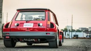 Renault 5 Turbo ve vzácné verzi Evolution. 16