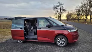 Test nového VW Multivan 2.0 TSI: Žíznivý tichošlápek poslouží i velké rodině. Zatím mu chybí postel