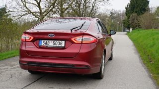 Vedle Passatu nebo Superbu působí Ford Mondeo jako dinosaurus. Je ovšem daleko lepší ojetinou