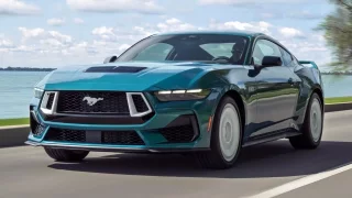 Ford Mustang se vrací do minulostí. Retro edice FX mu přináší střih z konce osmdesátých let