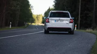 Nová Škoda Octavia RS 245 v pohybu. 12