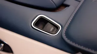 Nádherný roadster Aston Martin DB11 Volante. 20