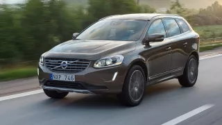 Od šestiválcových dieselů po hybridy. Luxusních SUV do 600 tisíc korun je v bazarech dost