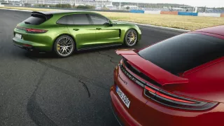 Porsche Panamera GTS a Porsche Panamera GTS Sport 