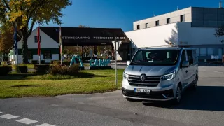 Renault Trafic provizorně předělaný na spací auto a víkendový výlet na podzimní Neziderské jezero