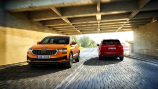 Zákon vyhýbání dvou aut v kopci nijak neupravuje. Správný postup je ale jen jeden