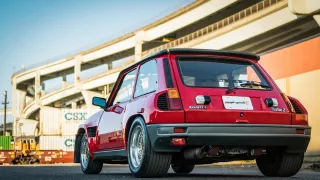 Renault 5 Turbo ve vzácné verzi Evolution. 15