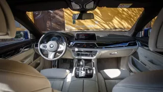 BMW 750i xDrive 27